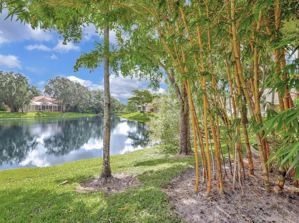 361 Hammocks Trail, Greenacres, FL 33413