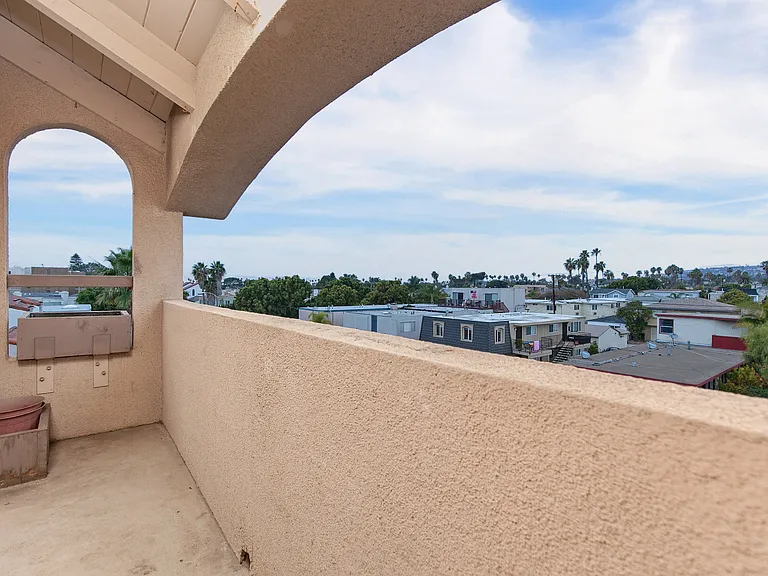 1225 Pacific Beach Dr — Photo 6