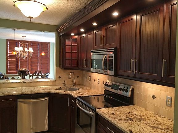 5th image of 105 Lake Emerald Dr APT 410