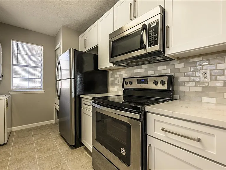 1107 Sandy Lane Dr — Photo 12