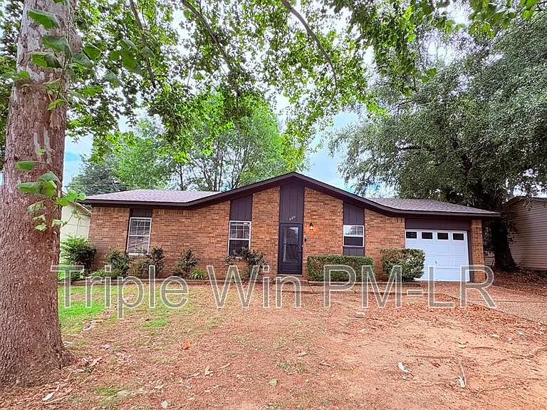220 Randall Dr — Photo 1