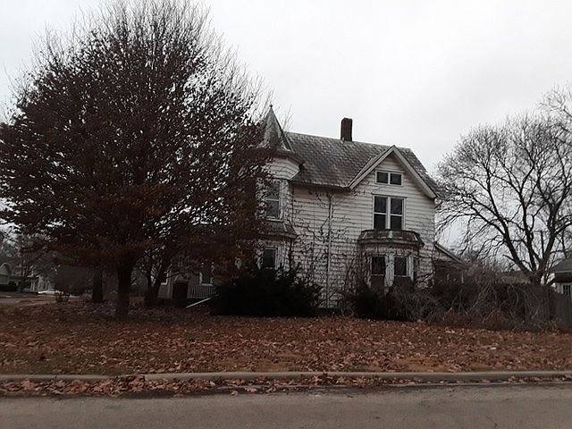 2nd image of 851 6th St