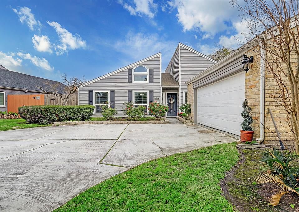 1st image of 2235 Round Lake Dr