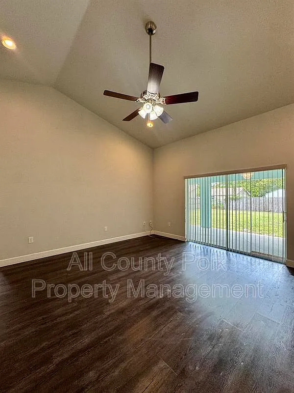 4 bed, 2.0 bath, 2250 sqft, $2,395 — Photo 2