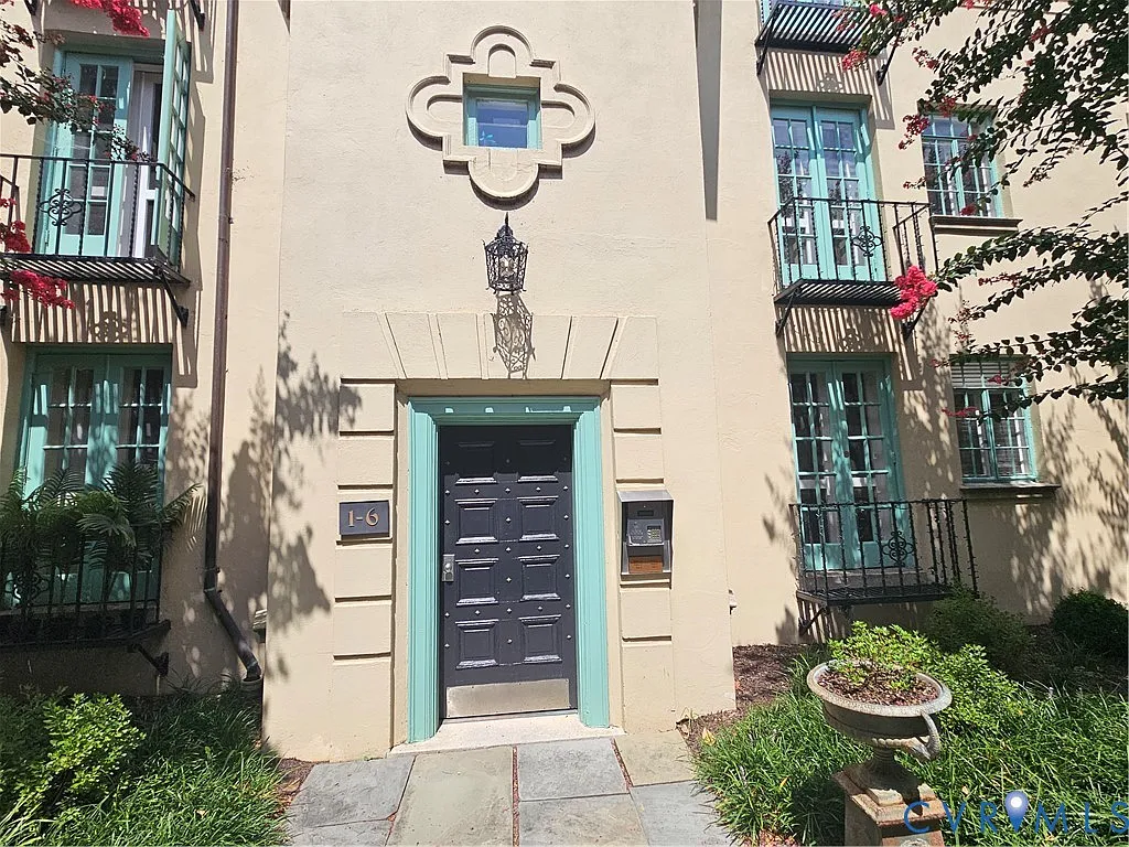 3 bed, 1.0 bath, 890 sqft, $1,350 — Photo 2