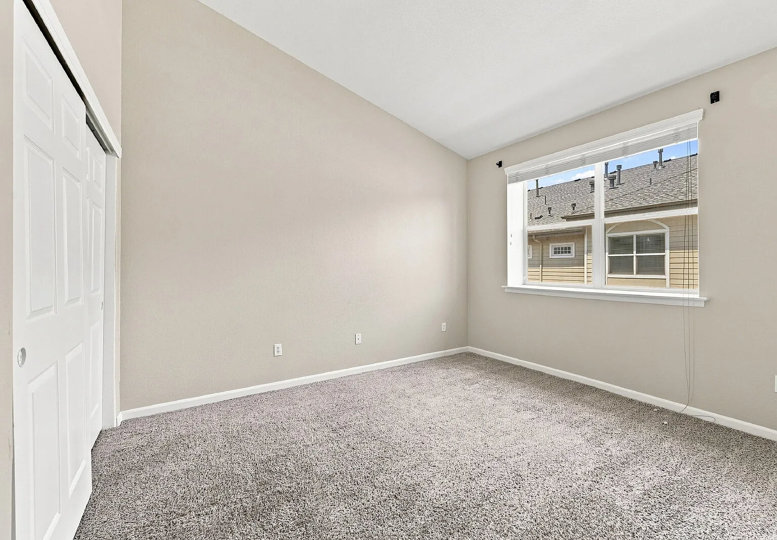 1 bed, 1.0 bath, 1098 sqft, $1,571 — Photo 3