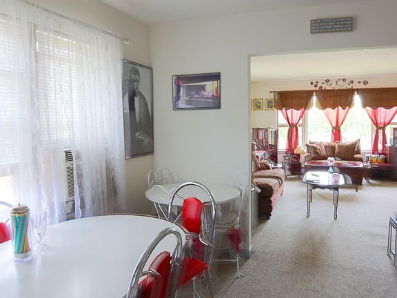 4th image of 344 N Smith St APT 3