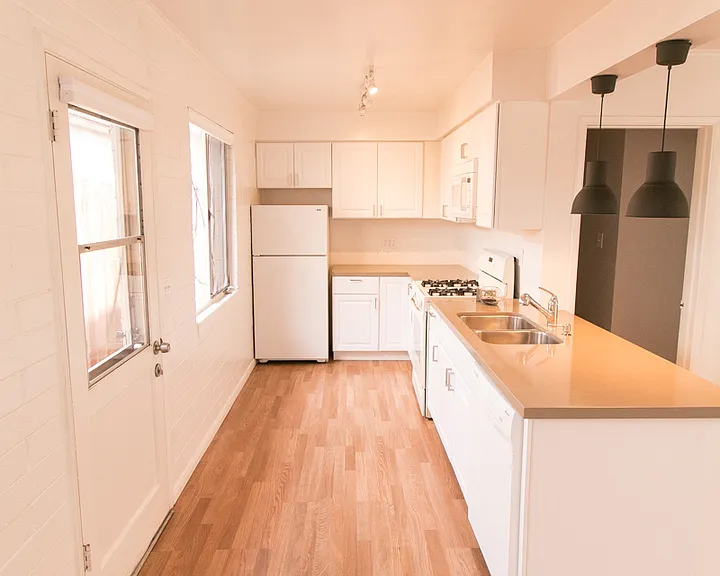 Charming 1br/1ba with Mid Century Touches in Ocean Beach/Point Loma — Photo 8