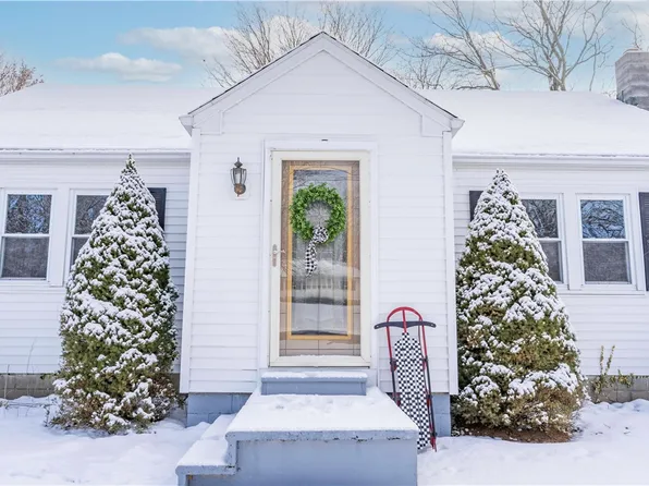 93 Canandaigua St, Palmyra, NY 14522