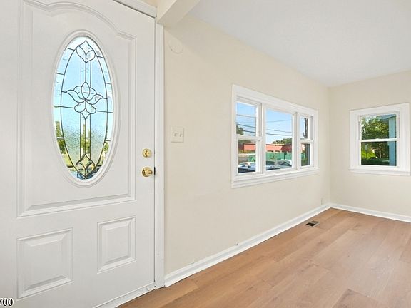 5th image of 359 S 18Th St