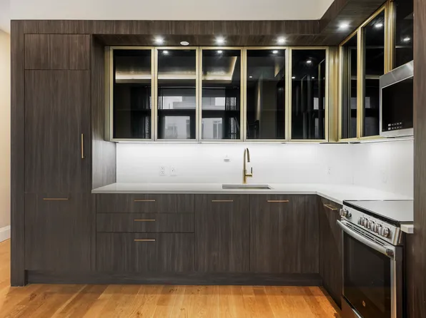 329 Gates Avenue image 8 of 19