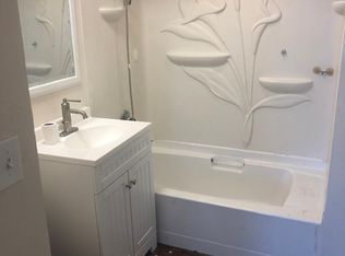 906 Hayes Ave, Racine, WI 53405