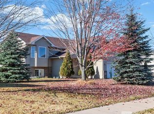 28596 Lakeside Dr, Lindstrom, MN 55045