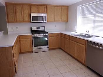3rd image of 716 Daniels Ave