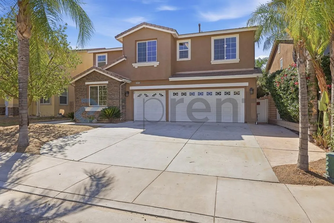 5 bed, 3833 sqft, $3,975 — Photo 1