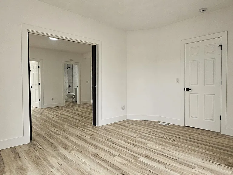 1035 Crosby St #1037 — Photo 16