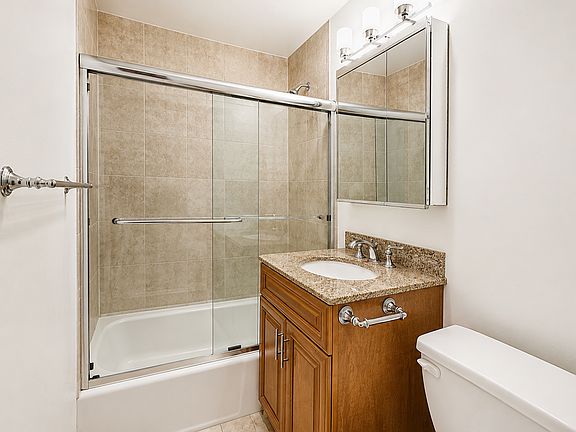 5th image of 131 E 83rd St APT 5B