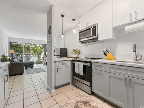 222 Kaiulani Ave APT 201, Honolulu, HI 96815