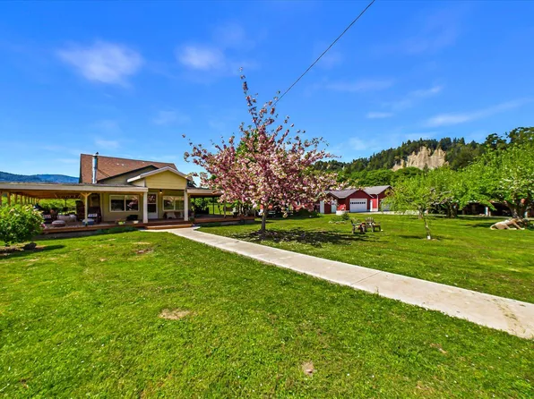 218 Tierney Rd, Redcrest, CA 95569