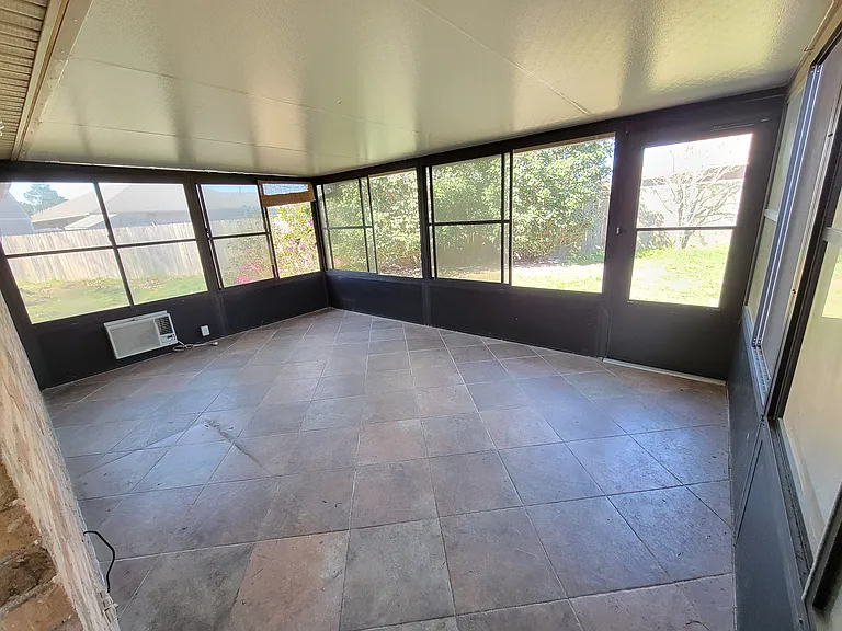 1306 Pine Hill Cir — Photo 14