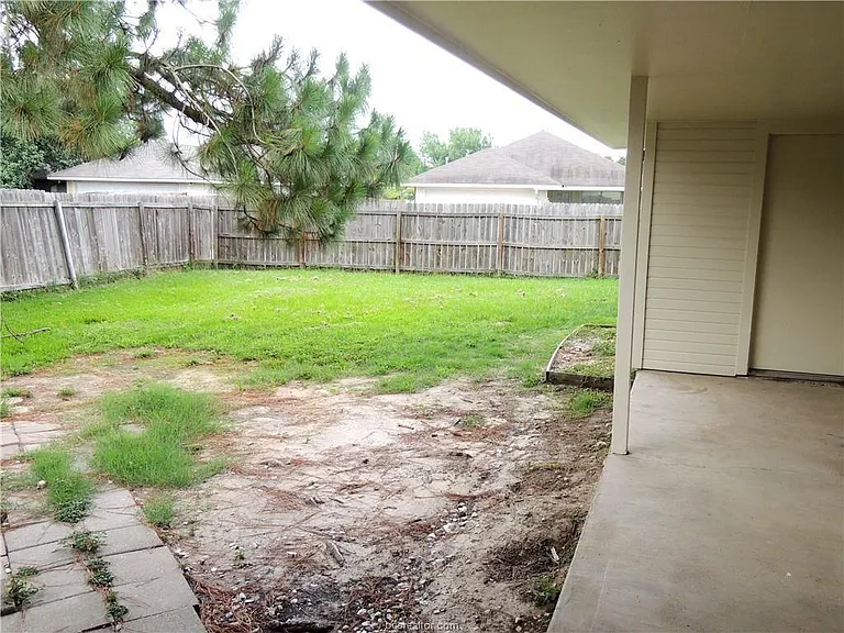 806 Camellia Ct — Photo 8