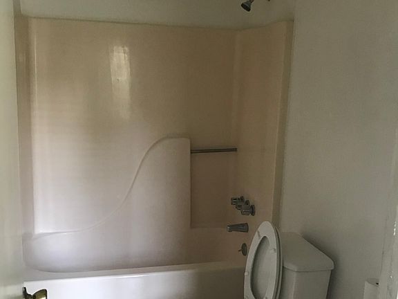 Bathroom w/tub and shower.