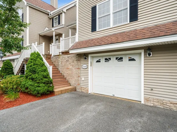 112 Pinewood Dr, Gardner, MA 01440