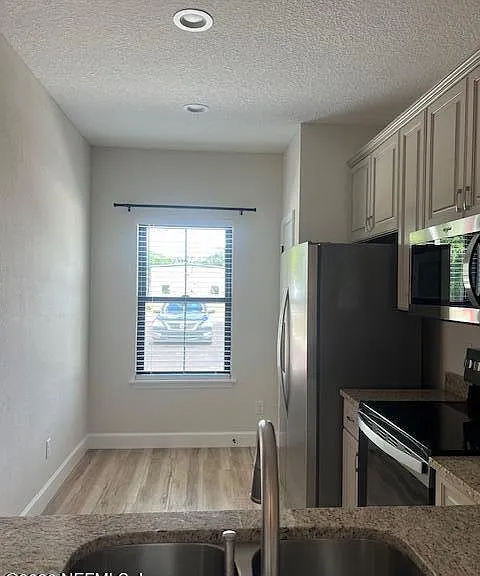687 S Orange St — Photo 12