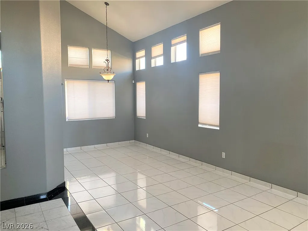 4 bed, 2.0 bath, 1823 sqft, $2,190 — Photo 3