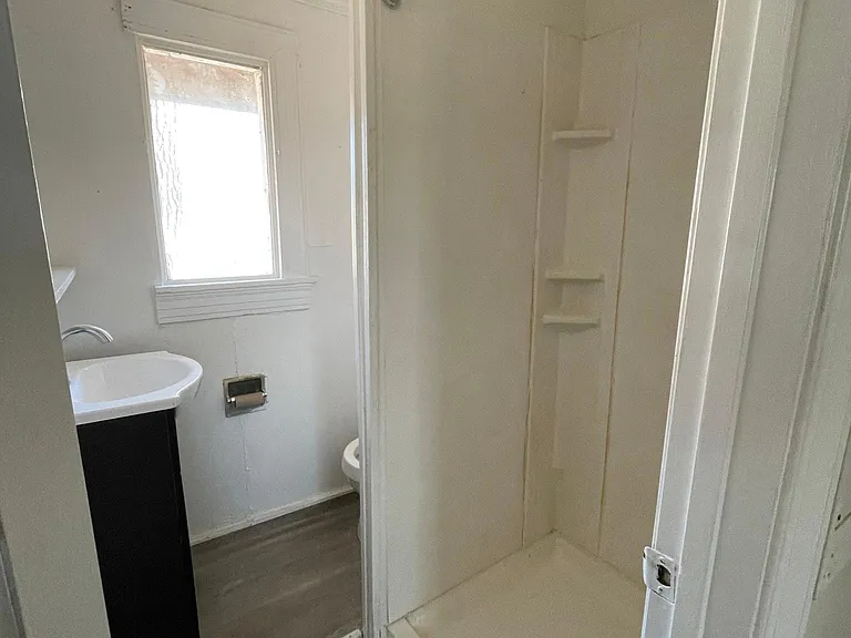 414 E 2nd St #B — Photo 10