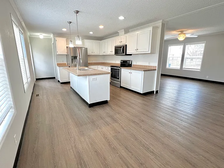 205 S Elm St — Photo 34
