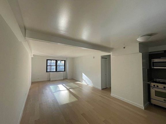 2nd image of 222 E 39th St APT 10G