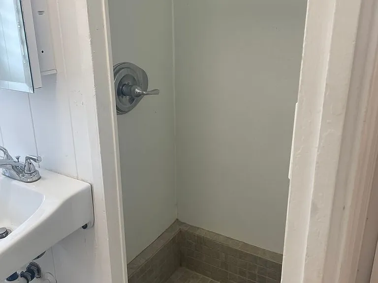 927 Hausten St #D — Photo 10