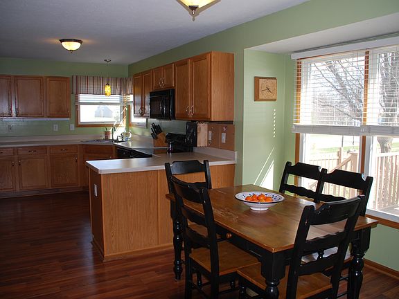 Kitchen & Eat-In-Kitchen
