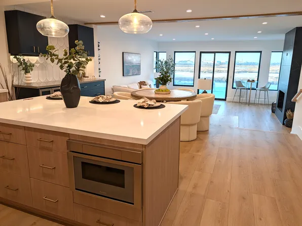 237 Canal St, Newport Beach, CA 92663