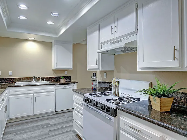 6830 Rosemead Blvd — Photo 11