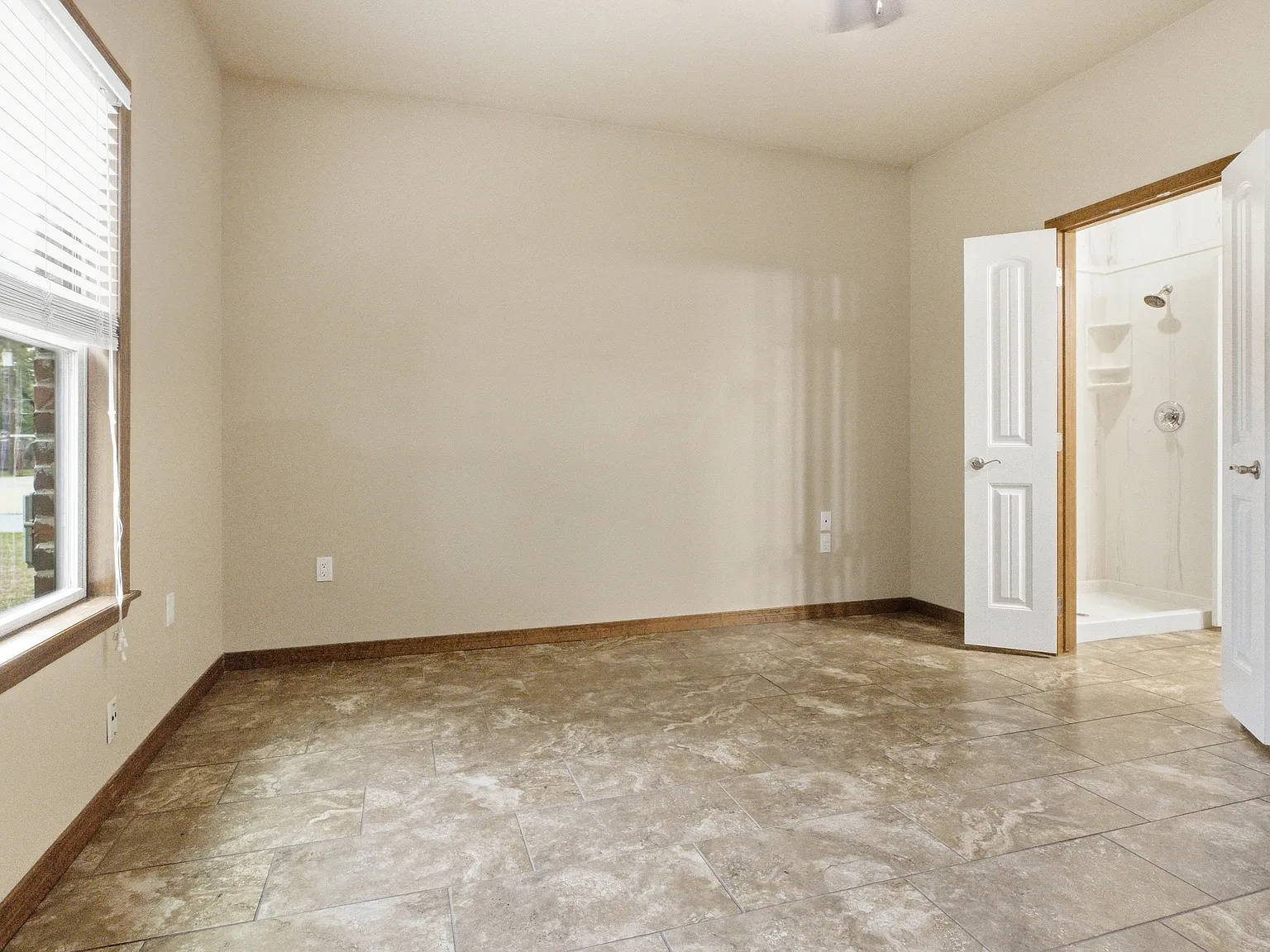 2 bed, 1200 sqft, $1,350 — Photo 4