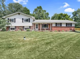 9851 Atwood Dr, South Lyon, MI