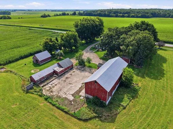 W5102 Bradley Rd, Rio, WI 53960