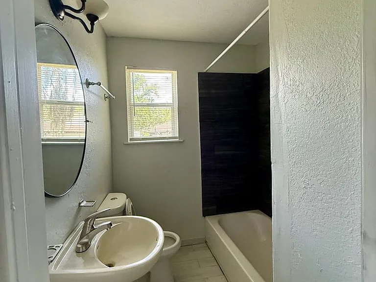 844 Saranac St — Photo 19