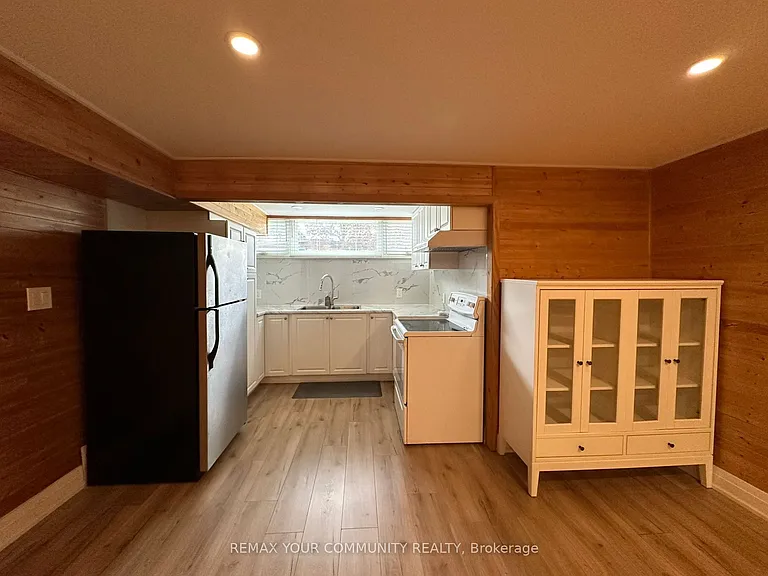 2 Pinemore Cres — Photo 9