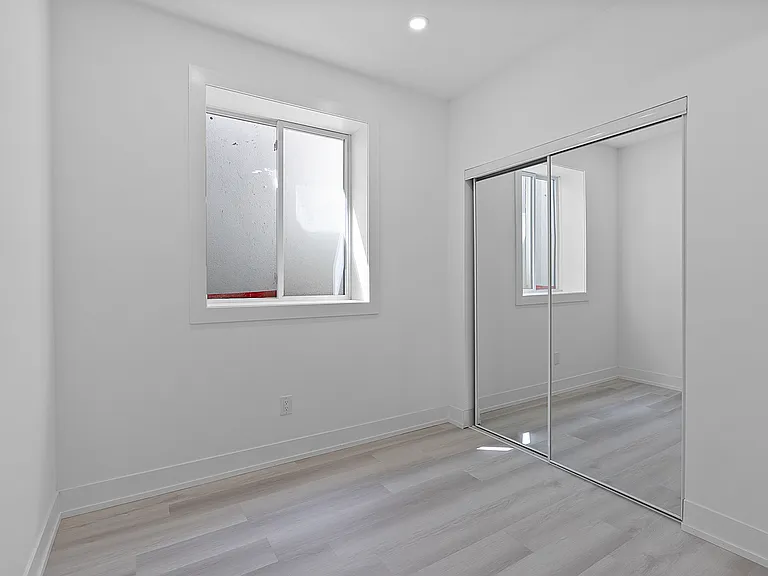 587 Oakwood Ave — Photo 23