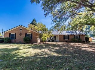 607 Old Orchard Ln, Connersville, IN 47331