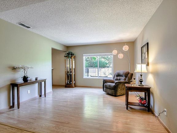 5th image of 8599 Erinbrook Way