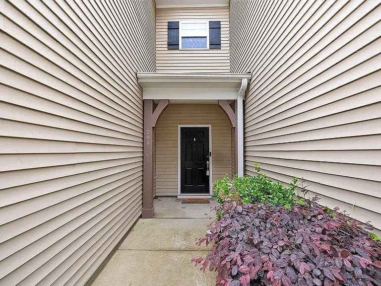 708 Ennis Creek Ln — Photo 5