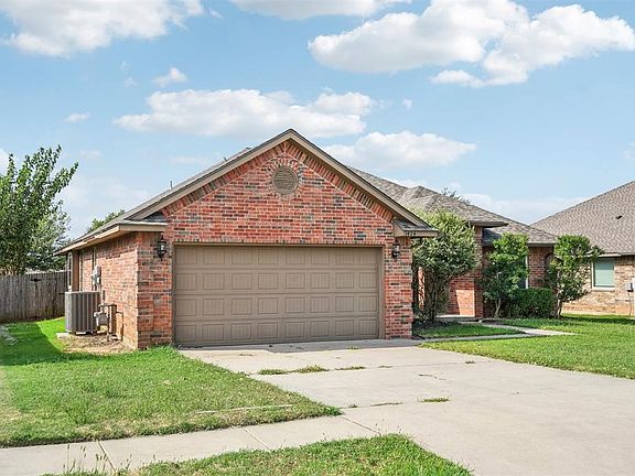 3rd image of 1424 Spoonwood Dr