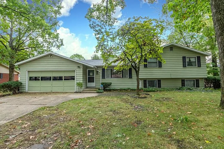18190 Amberly Ln photo 1