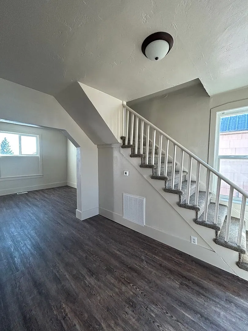 433 W Iron — Photo 1