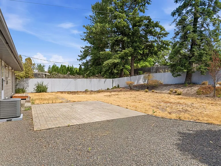 6520 N Sutherlin St — Photo 28