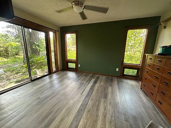 5th image of 975 N Leavitt Ave